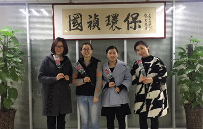 春臨江淮三月天，姹紫嫣紅映紅顏